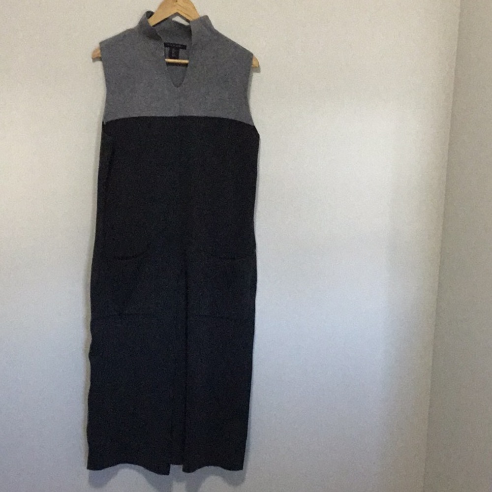 Tahari long sweater size L EUC